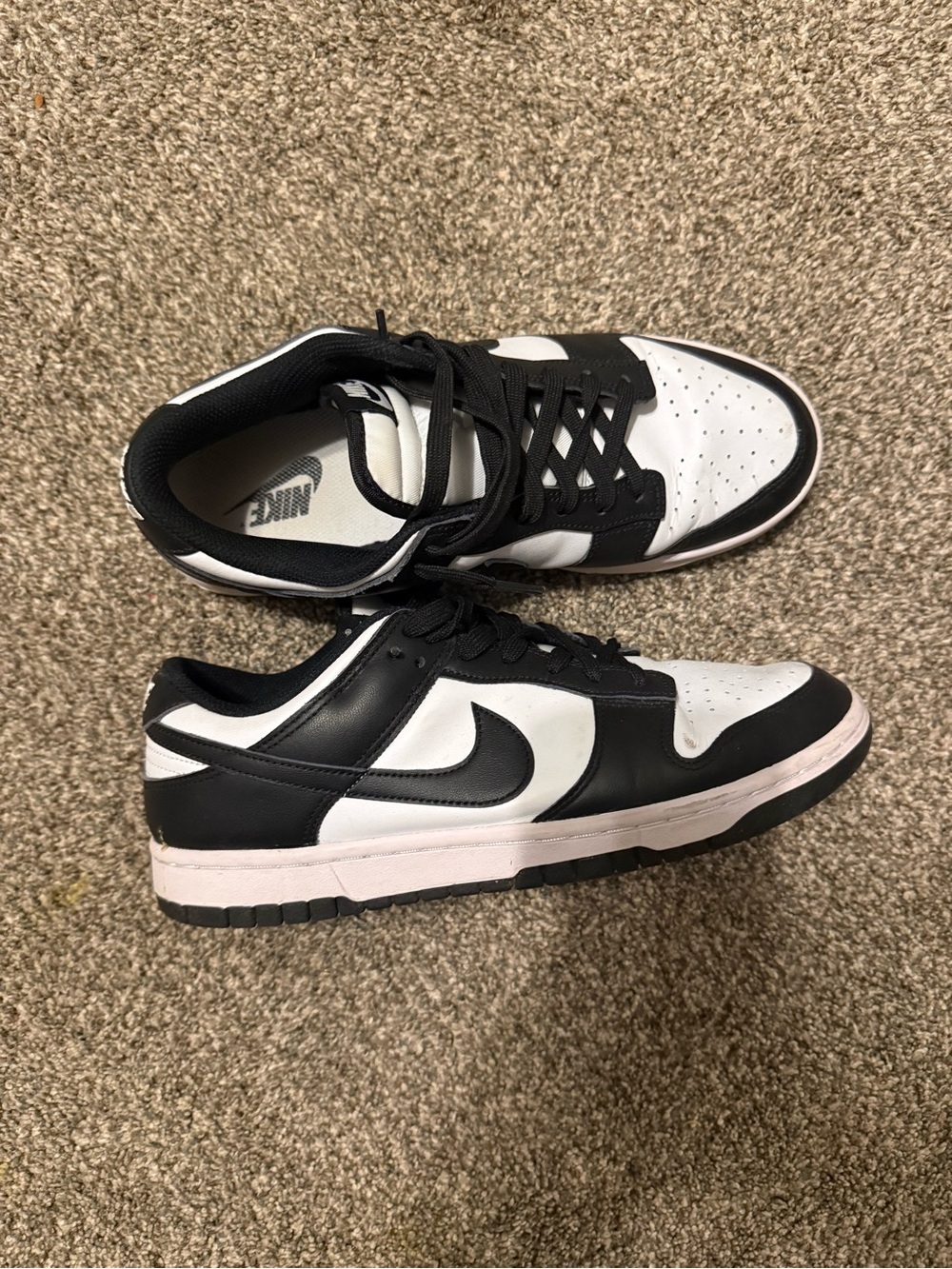 Nike women’s  Black/White Low-Top Sneakers size 10